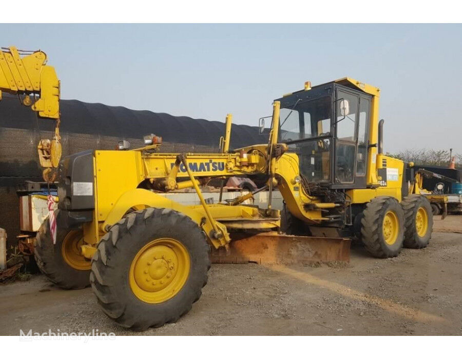 грейдер Komatsu GD663A