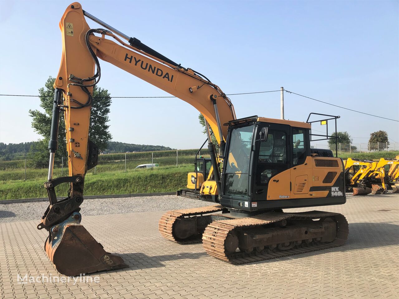 гусеничный экскаватор Hyundai HX140L  JCB JS130LC